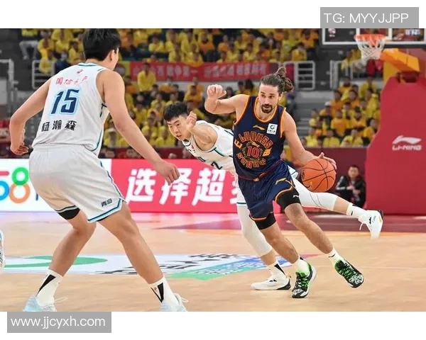 CBA精彩对决广州队迎战青岛队全场录像解说回顾与分析